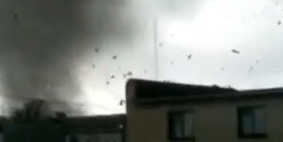 Fenomen rar in Rusia: Cel putin 20 de raniti si numeroase pagube materiale, in urma unei tornade (VIDEO)