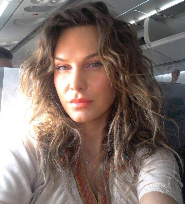 Anna Lesko, fara machiaj si cu parul ciufulit! Ce-au spus fanii cand au vazut-o ASA!