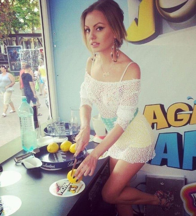 Alexandra Stan, inainte de a ajunge la cutite cu managerul ei! Il ridica in slavi pe Marcel, nu alta! (VIDEO)