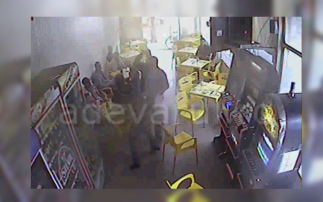 Imaginile par desprinse din Vestul Salbatic! Bataie cu bate de baseball intr-un bar din Buzau! (VIDEO)