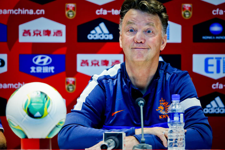 Selectionerul Olandei nu mai are griji pentru Mondialul 2014: Van Gaal, la parada homosexualilor!
