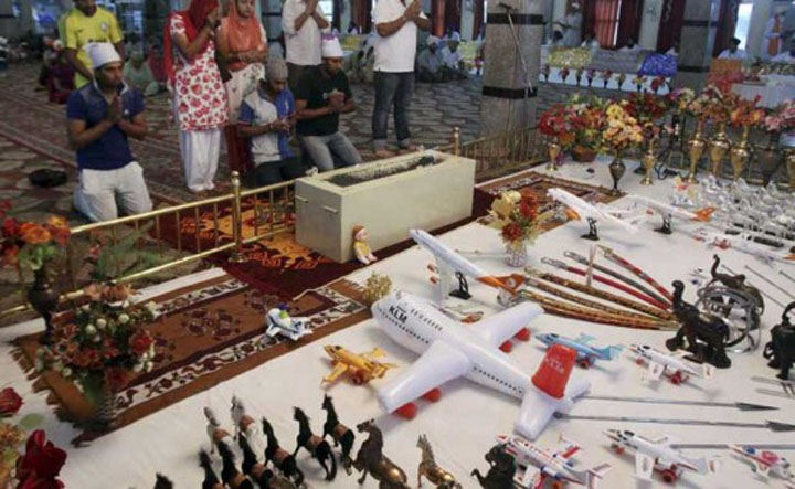 Airplane-temple-550x338 - Ziarul National