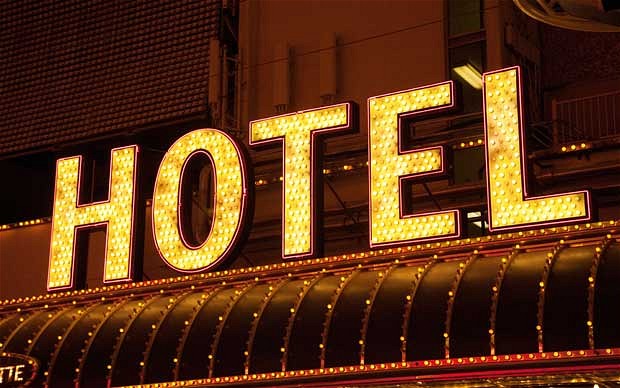 Au ramas ULUITI cand au vazut ce era in camera lor de hotel! Au anuntat imediat politia! (VIDEO)