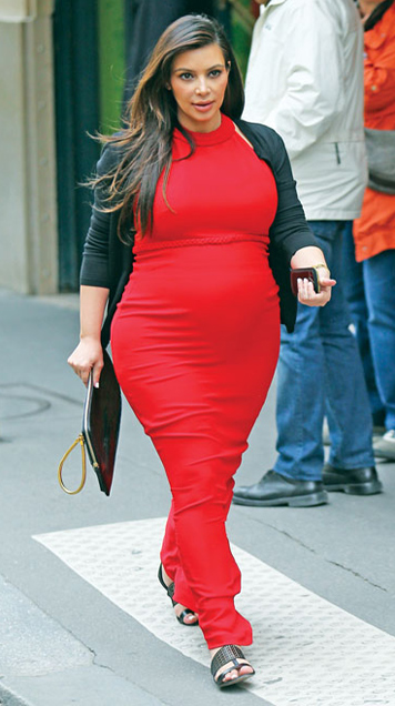 Puneti mana pe Vasilica! Cine atinge burta lui Kim Kardashian va avea noroc