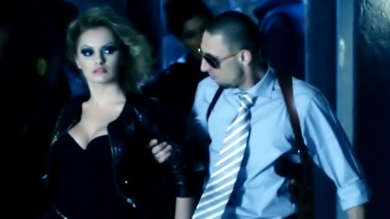 Un MARTOR a vazut TOTUL: “A tarat-o pe jos pe Alexandra Stan, in timp ce o lovea cu pumnii!”