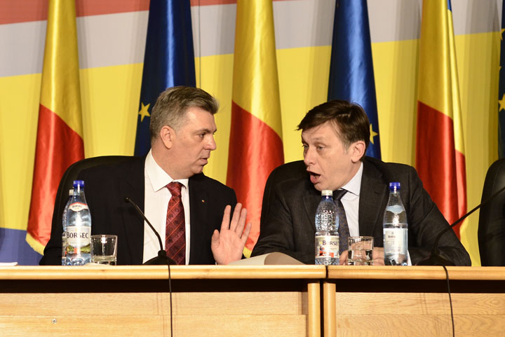 Valeriu Zgonea, Crin Antonescu - Plen reunit Parlament - Narcis Pop (2) - Ziarul National