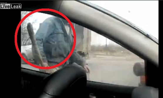 A aparut din senin si a facut praf o masina, in plin trafic! (VIDEO SOCANT)