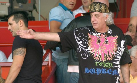 Mutu si alti internationali romani, asteptati la inmormantarea interlopului Buturovic (VIDEO)