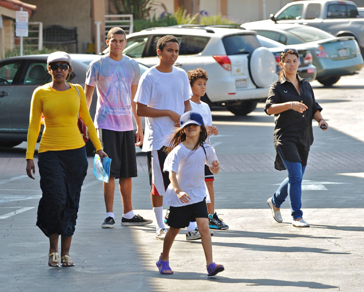 Michael Jackson - Ziarul National's Kids Spend the day with Grace Rwaramba and Family Members