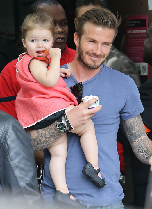 David et Victoria Beckham ont emmene leurs enfants Brooklyn, Romeo, Cruz et Harper au restaurant - Ziarul National'Le Jules Verne' sur la tour Eiffel a Pari