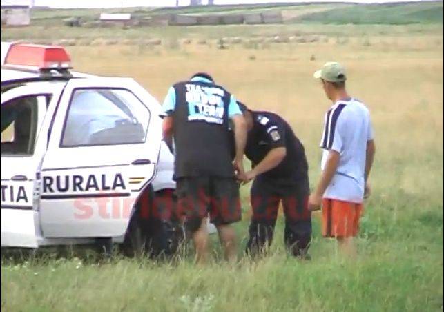 Imagini desprinse din filme, pe DN 2C! Urmarire cu impuscaturi: un moticlist si un politist au fost raniti! VIDEO