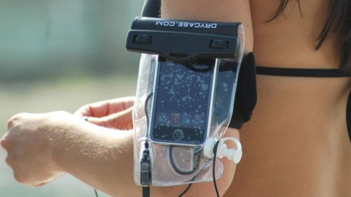 Cum va protejati gadgeturile de apa, nisip si temperaturi extreme