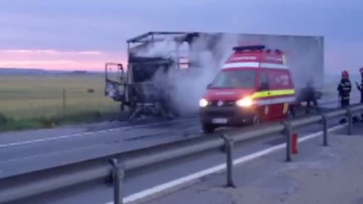TIR, facut scrum pe Autostrada Bucuresti-Pitesti. Soferul a adormit la volan!