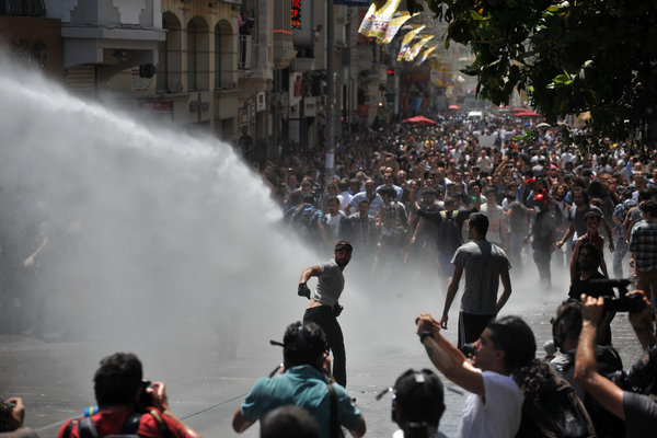 Scandal imens in Turcia. Un barbat a fost ucis in timpul protestelor de la Istanbul!