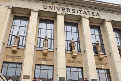 AGRESATA intr-o universitate din Arad: Un fost student si-a bagat profesoara in SPITAL!
