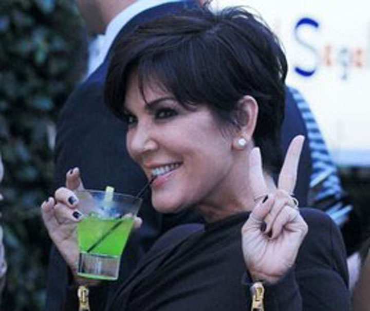 Mama lui Kim Kardashian e alcoolica!