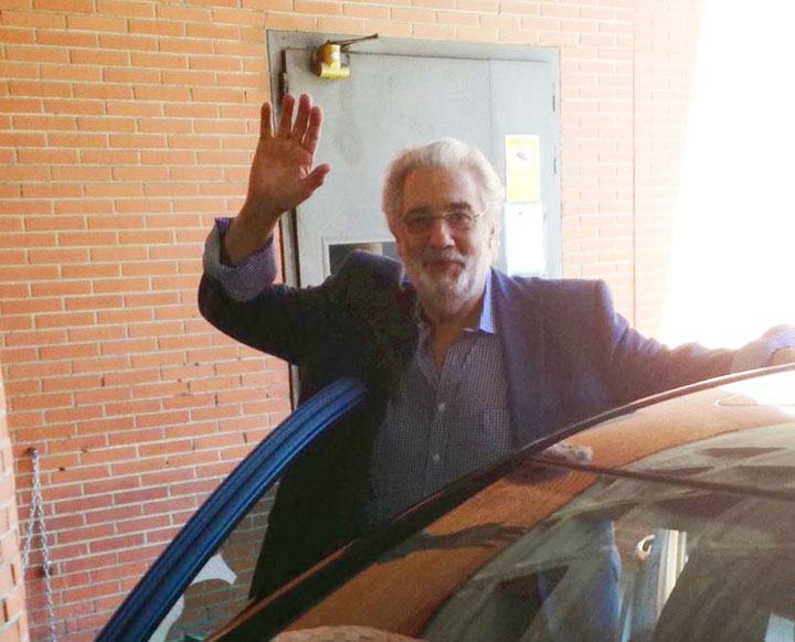 Placido Domingo iesire spital - Ziarul National