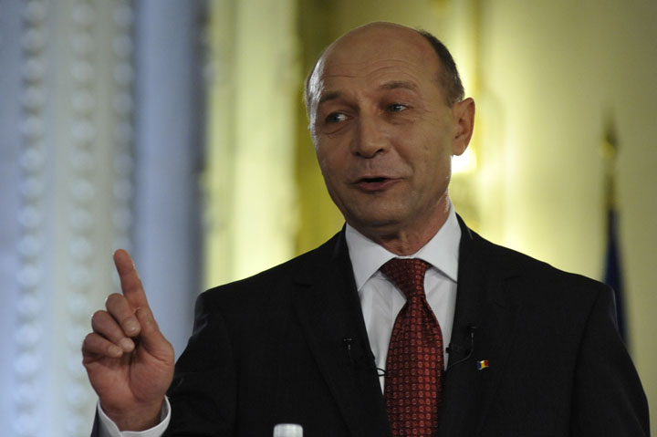 Basescu anunta un acord cu Ponta: Guvernul isi va asuma raspunderea pe un nou program. Voi valida noii ministri astazi