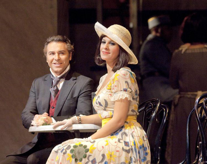 Angela Gheorghiu si Roberto Alagna, terfeliti in presa britanica