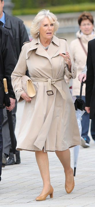 CAMILLA PARKER BOWLES EN VISITE AU LOUVRE - Ziarul National