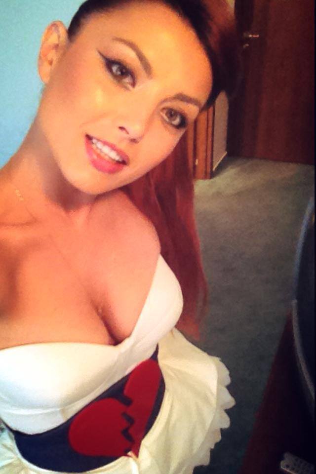 Elena Gheorghe, tinuta incendiara! Fanii nu si-au putut lua ochii de la decolteu!