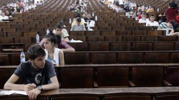 Viitorul suna bine! Candidatii la FJSC adora „Acces Direct” si „Te pui cu blondele”