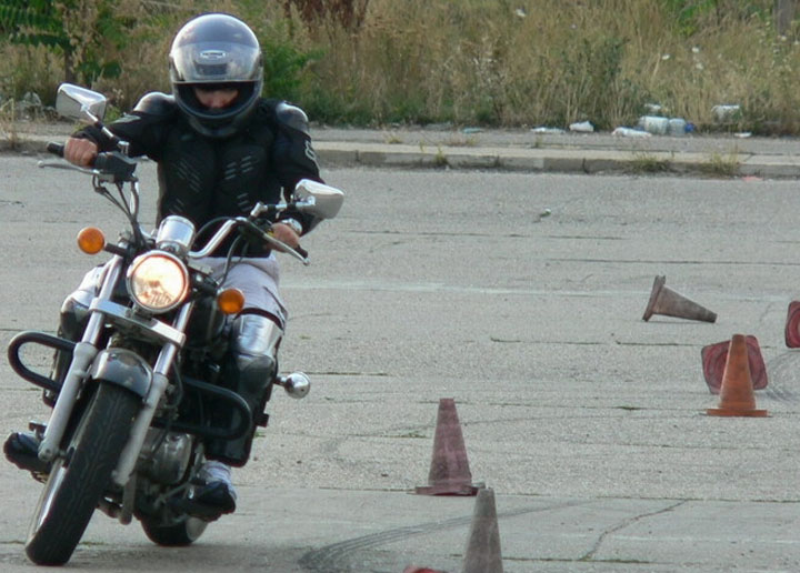 Doua motociclete si un TIR, accident grav pe DN7!