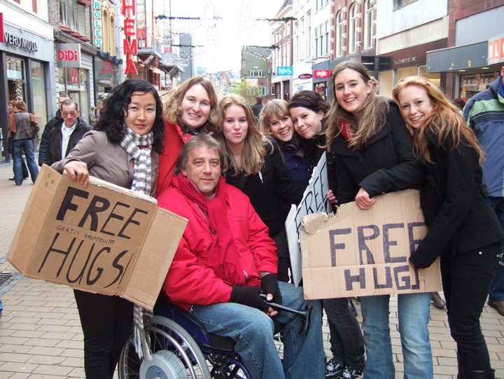 free hugs1 - Ziarul National
