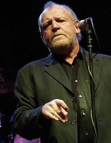 Joe Cocker bea doar din pahare rosii la Bucuresti