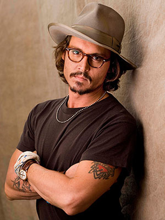 Johnny Depp o vrea pe Vanessa Paradis aproape