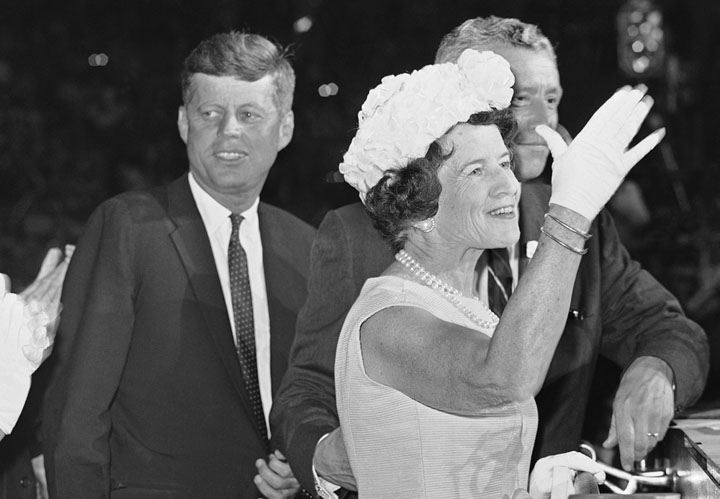 Fostul presedinte american John Fitzgerald Kennedy a avut o copilarie de cosmar! JFK, batut cu umerasul si incuiat in debara de propria mama