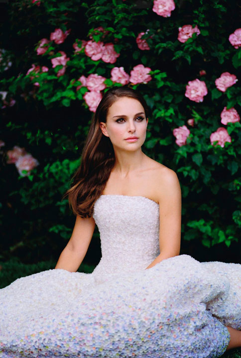 Natalie Portman i-a pus pe fuga pe Jude Law si Bradley Cooper