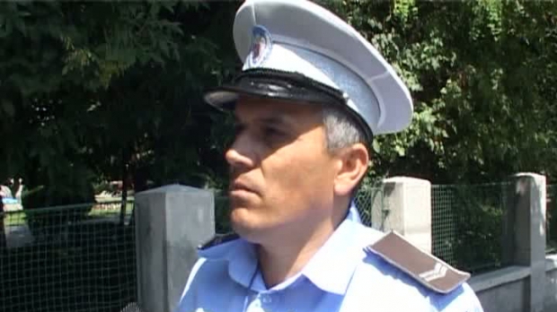 Politistul care a impresionat un oras intreg! A SALVAT viata unui barbat CAZUT pe strada!