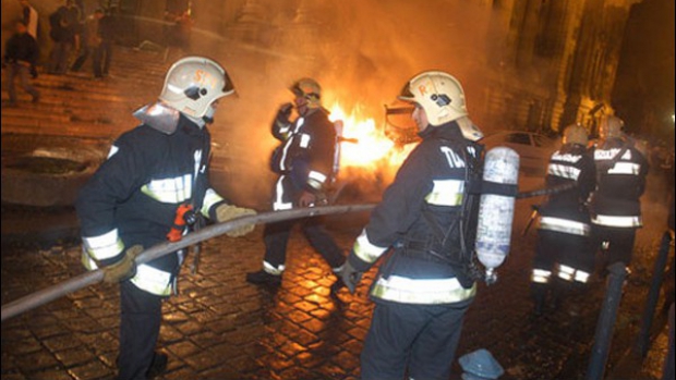 Incendiu violent intr-un bloc din Bucuresti!