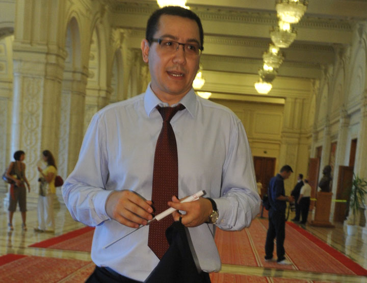 Ponta ii raspunde lui Basescu privind problema cainilor fara stapan