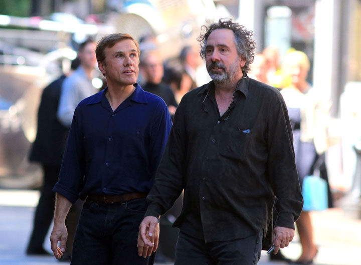 Exclusive... The Cast And Crew Of - Ziarul National'Big Eyes' Get Interrupted With Some Nudity