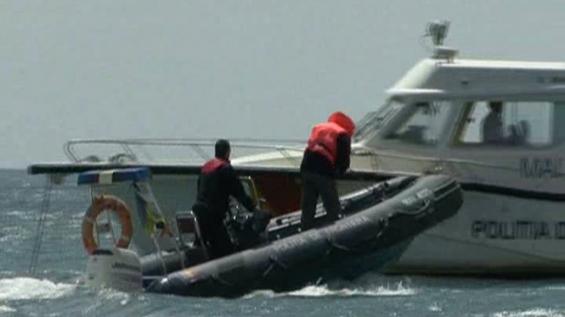 Patru TURISTI, la un pas de TRAGEDIE dupa ce barca in care se aflau s-a rasturnat in Dunare