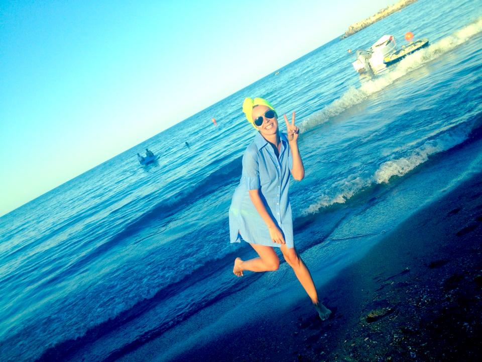 Diana Dumitrescu, undercover la mare! Ce tinuta NONCONFORMISTA a ales pentru o zi la plaja!