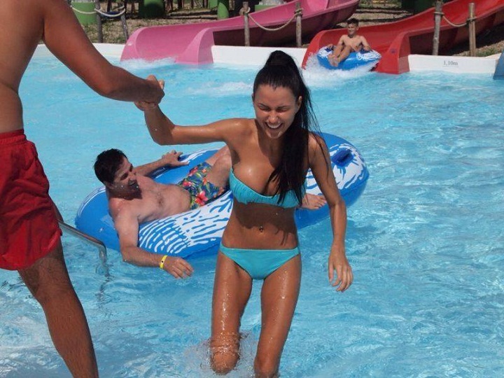 Daniela Crudu a ajuns piele si os! Asa arata in costum de baie!