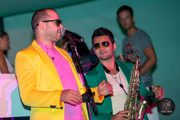 Alex Mica da iama in cluburi din afara