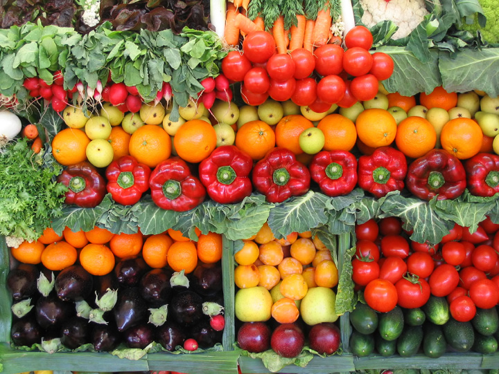 Colorful vegetables and fruits - Ziarul National