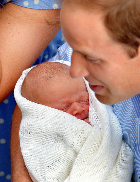 First Pictures Of The Royal Baby Leaving The Lindo Wing - Ziarul National