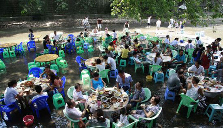 River-Restaurant-Chongqing - Ziarul National