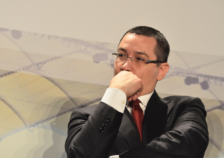 Premierul Ponta ia in calcul extinderea starii de alerta pentru judetele afectate de viscol si ninsori