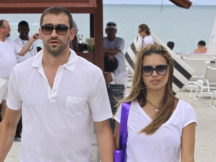 Adriana Lima And Hubby Marko Jaric Lounge Beachside In Miami - Ziarul National