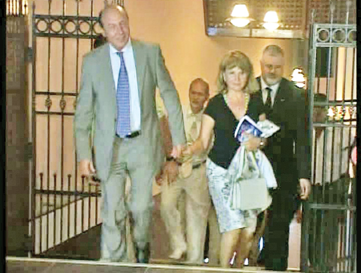 basescu_petrecere_58959200 - Ziarul National