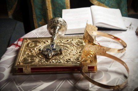 „Fanatism religios”. Reactia categorica a Patriarhiei, dupa afirmatiile lui Iohannis