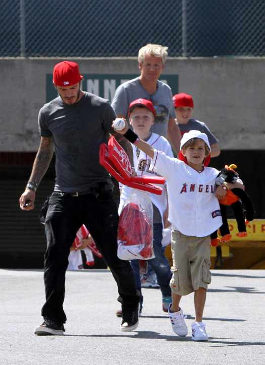 Beckham, Ramsay and Their Boys Enjoy Americas Favorite Pastime - Ziarul National