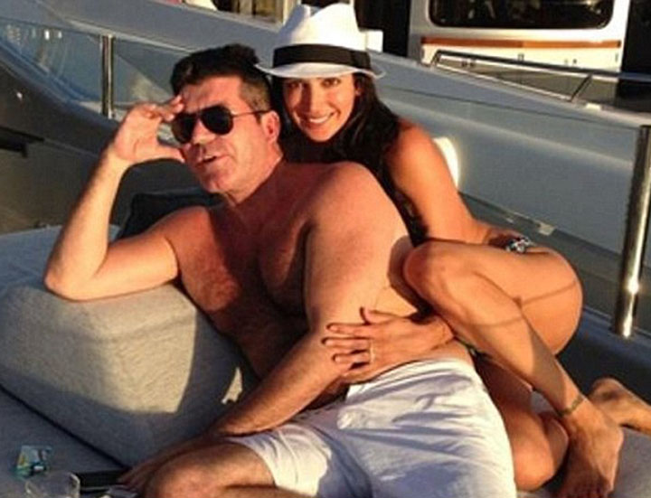 Simon Cowell isi parcheaza gravida pe aceeasi strada cu el