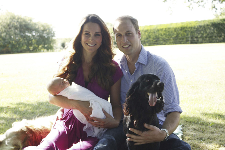 Photos officielles du Prince William, de sa femme Catherine Kate Middleton, et de leur fils le Prince George de Cambridge, a Londres - Ziarul National